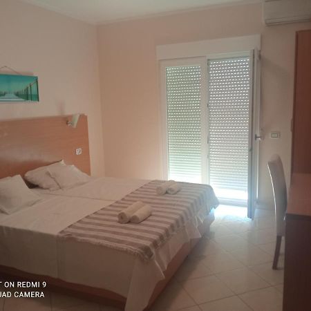 Apartments Lux Lukic Утеха Екстериор снимка