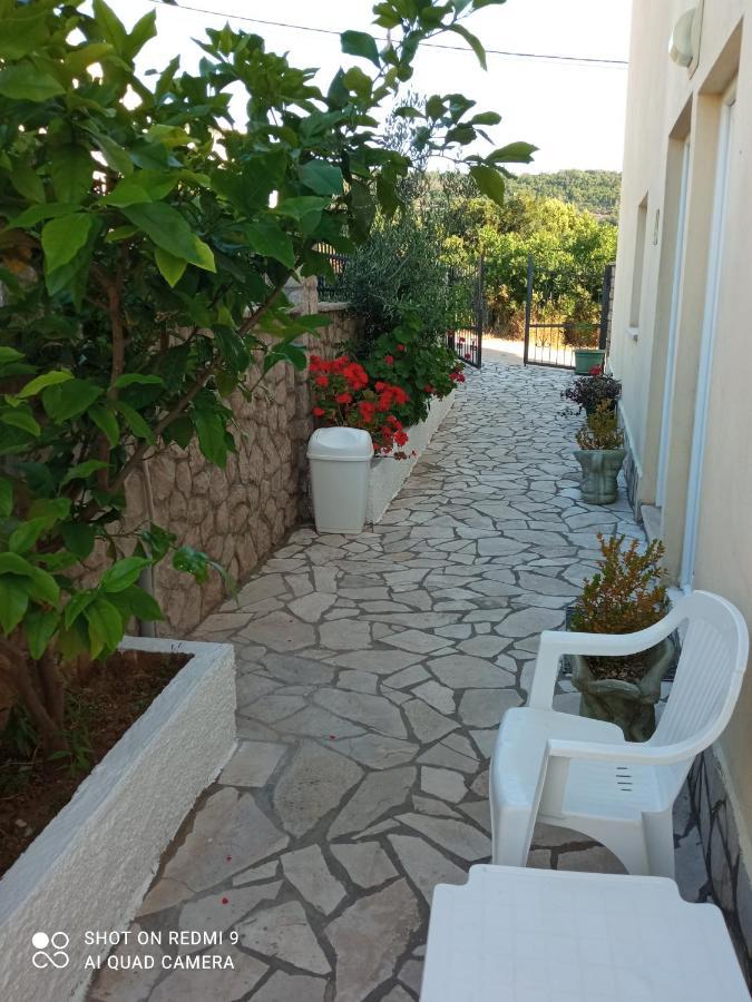 Apartments Lux Lukic Утеха Екстериор снимка