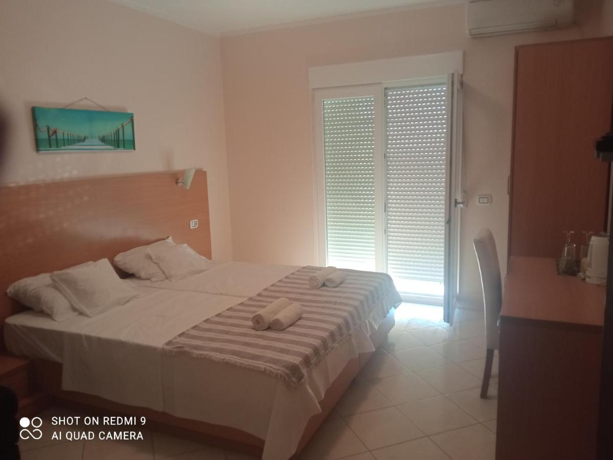 Apartments Lux Lukic Утеха Екстериор снимка