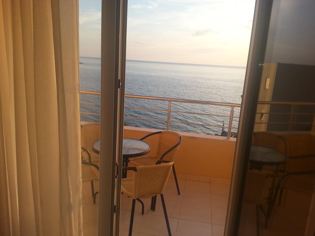 Apartments Lux Lukic Утеха Екстериор снимка