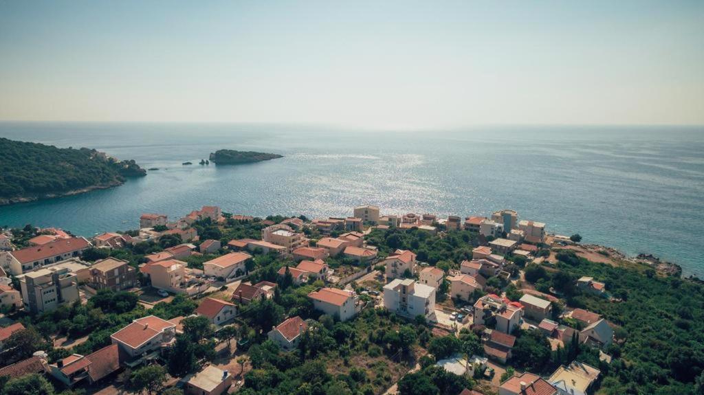 Apartments Lux Lukic Утеха Екстериор снимка