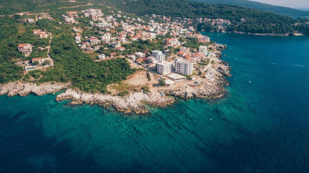 Apartments Lux Lukic Утеха Екстериор снимка