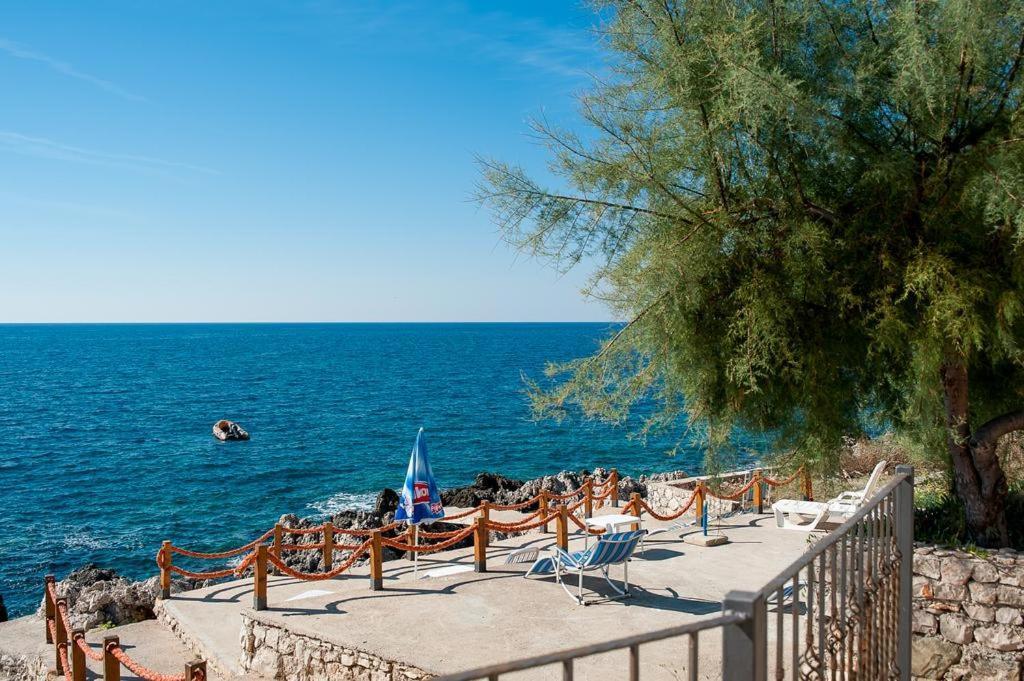 Apartments Lux Lukic Утеха Екстериор снимка