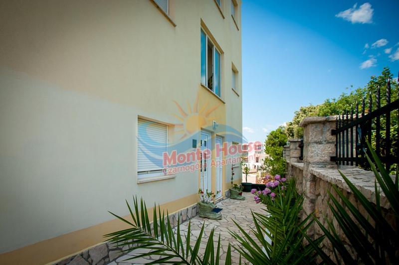 Apartments Lux Lukic Утеха Екстериор снимка