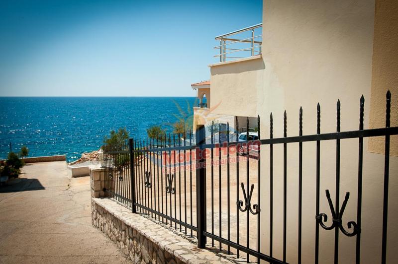 Apartments Lux Lukic Утеха Екстериор снимка